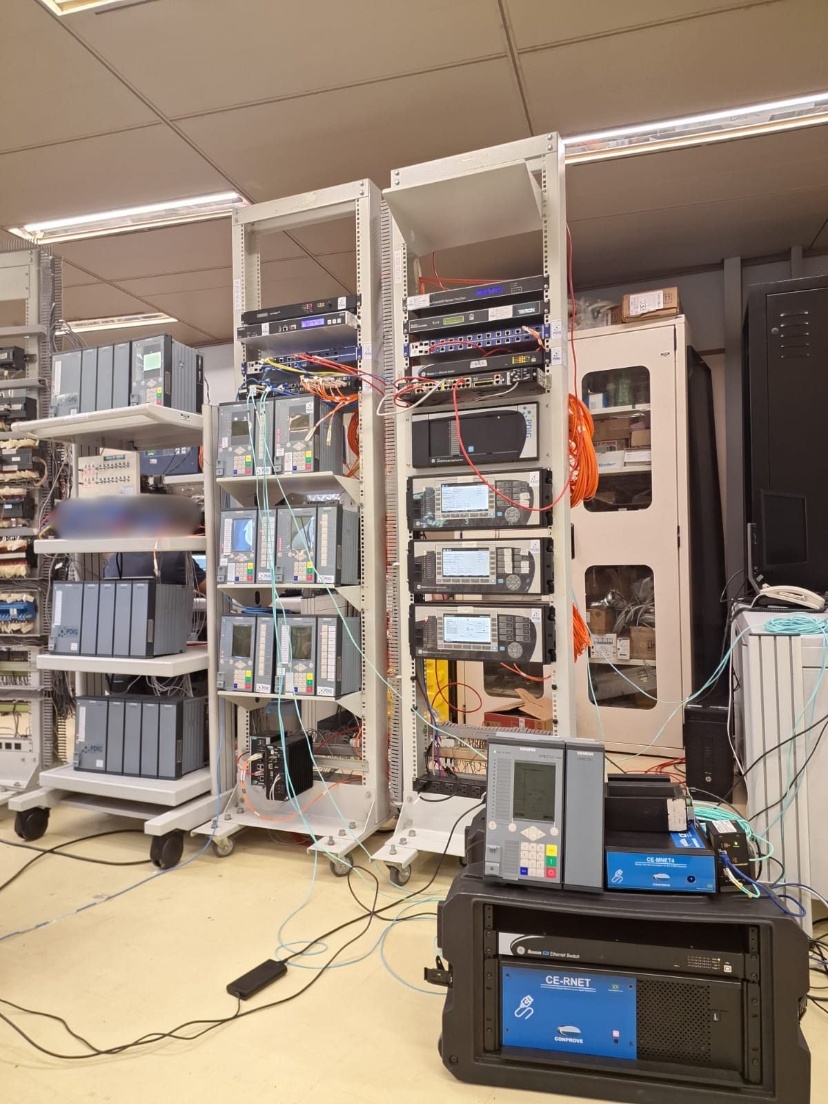 Demonstração do CE-RNET4 e CE-MNET4 no laboratório da Axia, em Recife 1 Demonstração do CE-RNET4 e CE-MNET4 no laboratório da Axia, em Recife