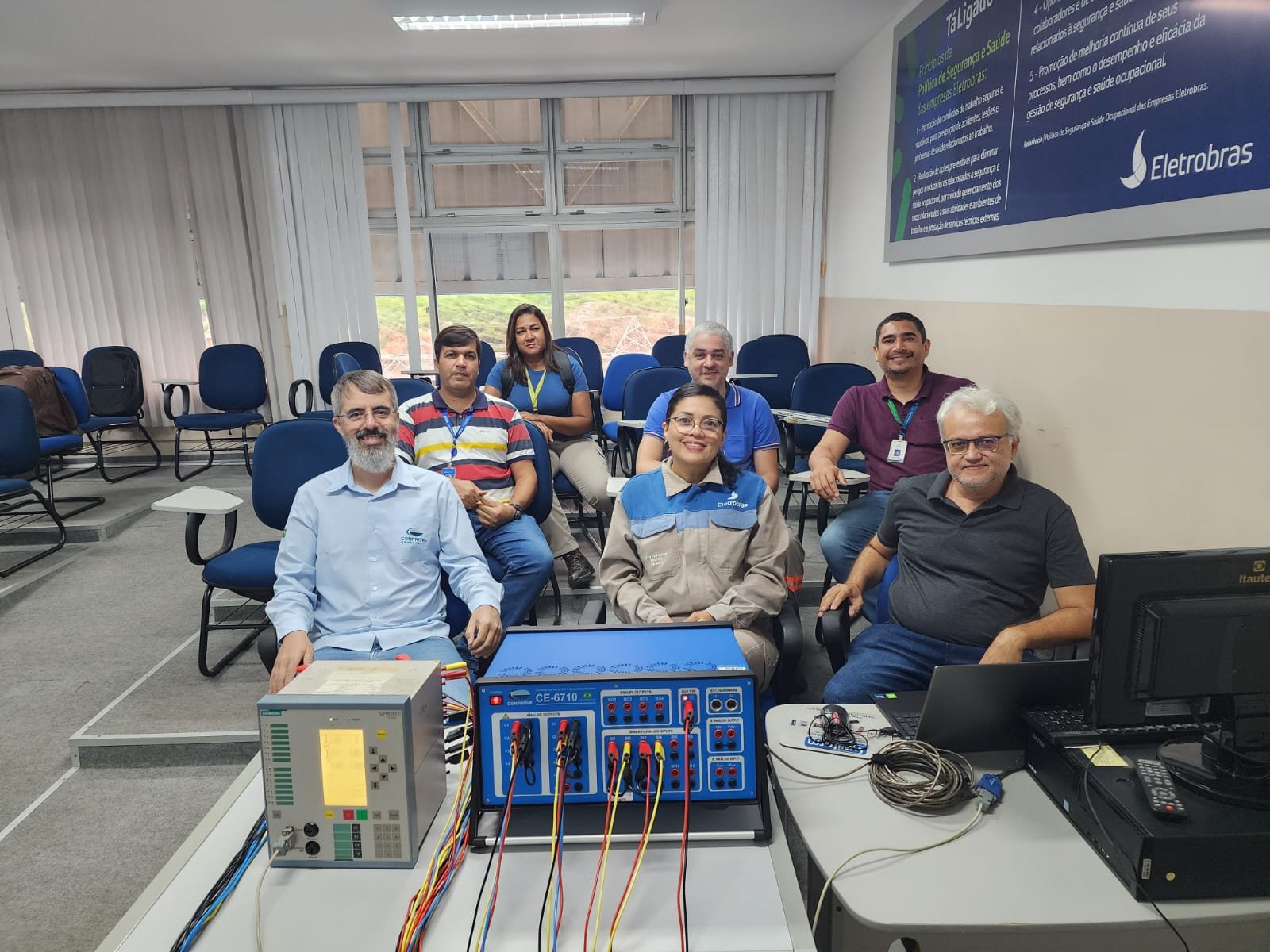 Conprove ministra treinamento técnico para a equipe Axia em Paulo Afonso com a CE-6710