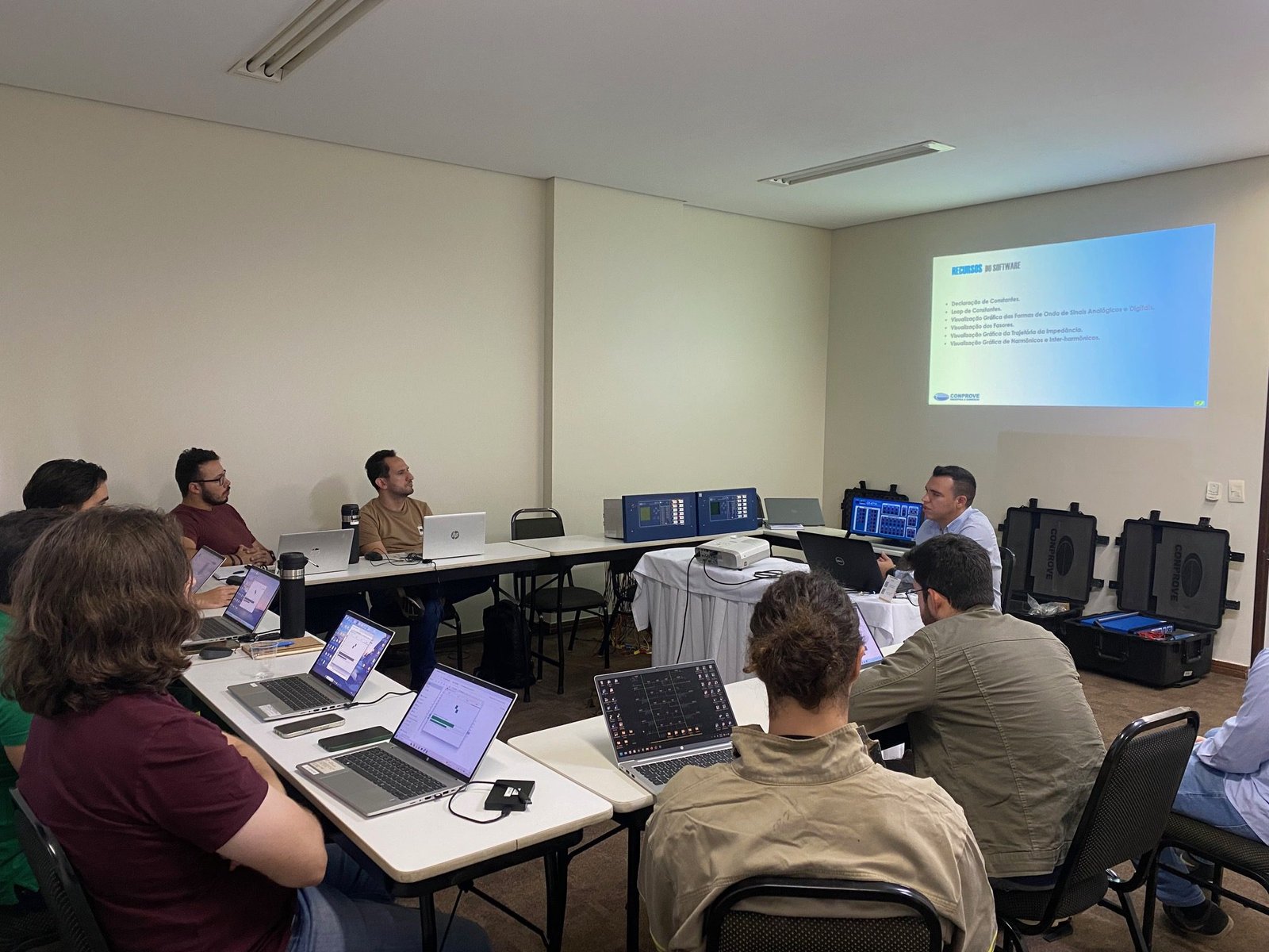 Treinamento da CONPROVE para a CEMIG GT aborda ensaios em relés com tecnologia de Ondas Viajantes 2 IMG 6418