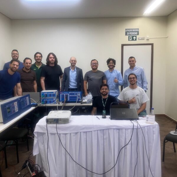 Treinamento da CONPROVE para a CEMIG GT aborda ensaios em relés com tecnologia de Ondas Viajantes Treinamento da CONPROVE para a CEMIG GT aborda ensaios em relés com tecnologia de Ondas Viajantes